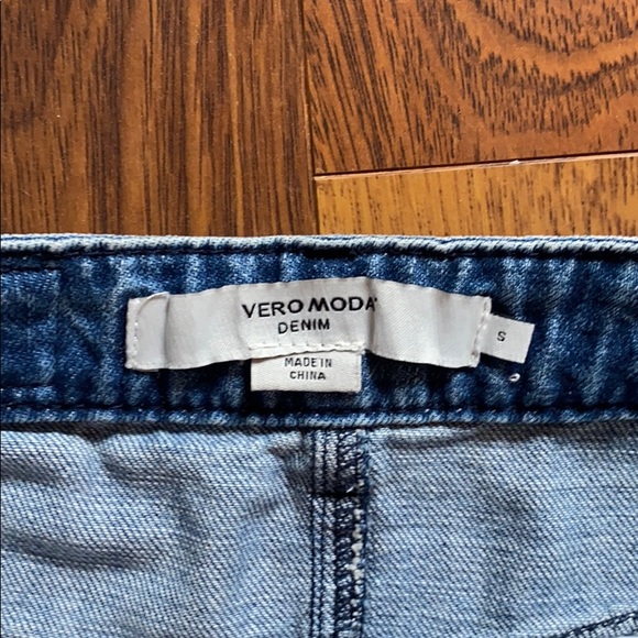 High waisted Vero Moda denim skirt (small) - Picture 4 of 8